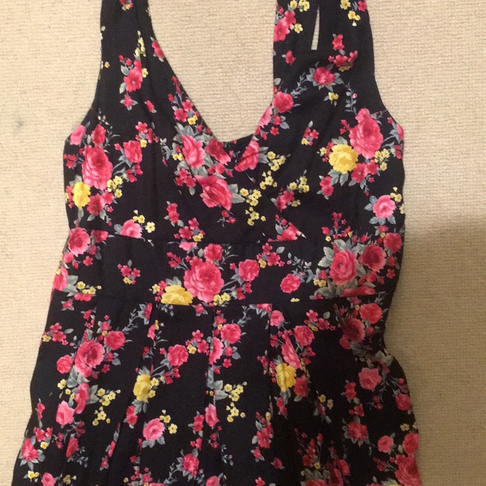 v neck floral dress with tie in back